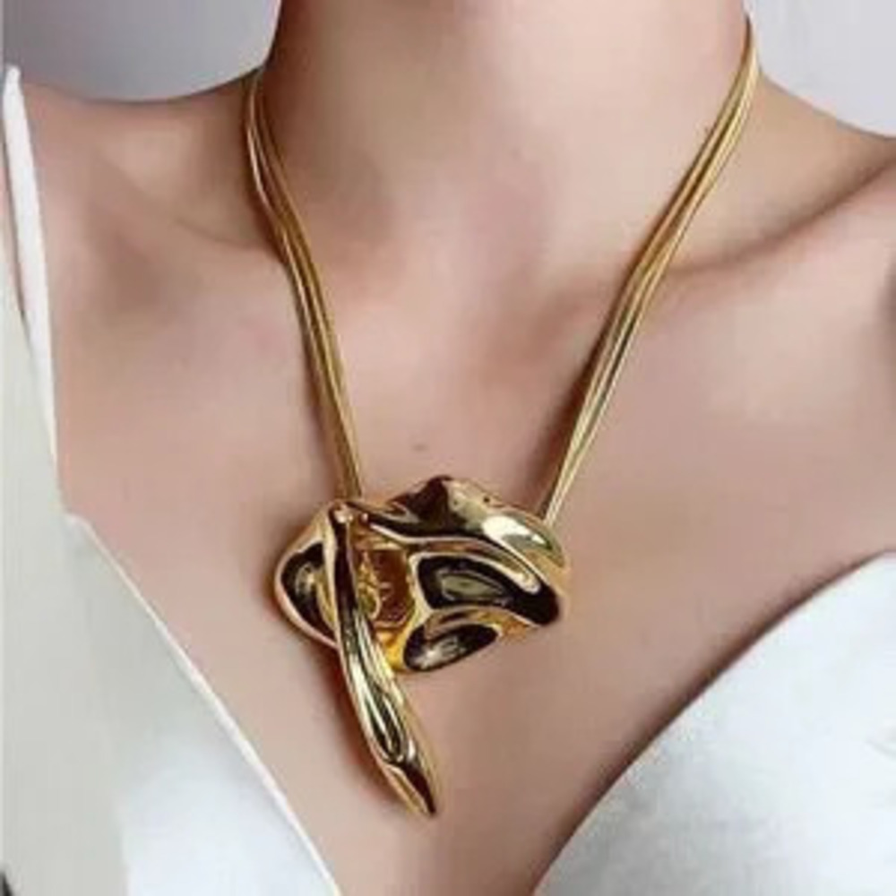 Gold geo necklace N579